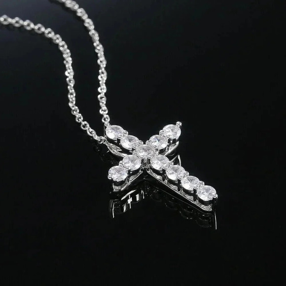 NEW 18K White Gold Diamond Cross Necklace S925 - Picture 7 of 8